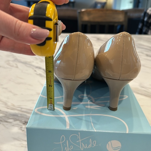 Nude Patent Pump Heel Shoe Size 9W - Picture 4 of 7